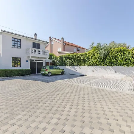 Tonkica Flower Garden Апартаменты *