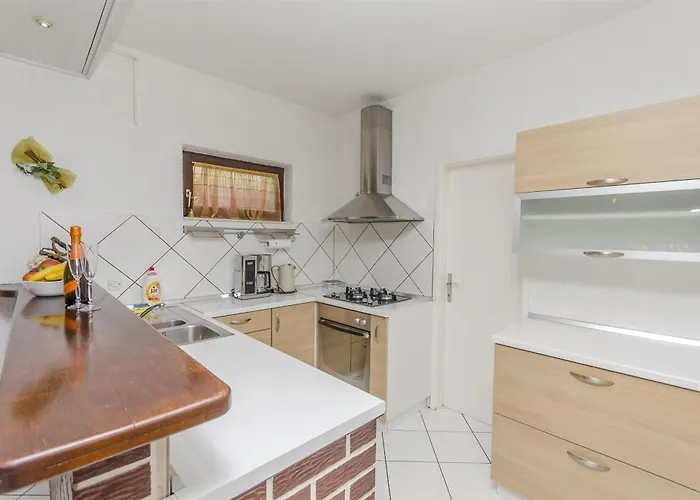 Tonkica Flower Garden *