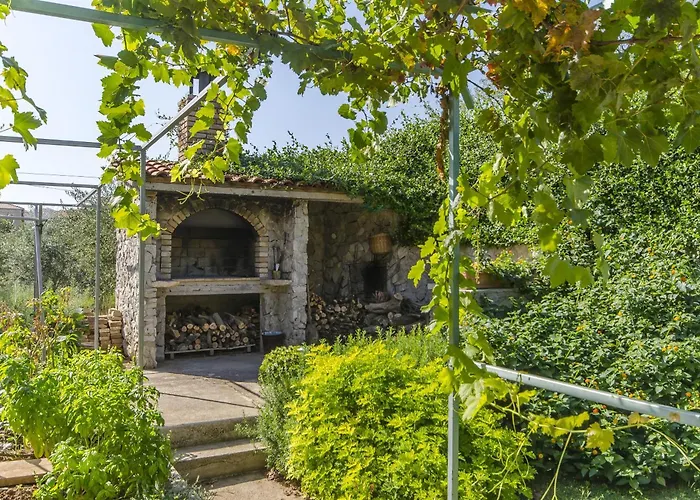 Tonkica Flower Garden