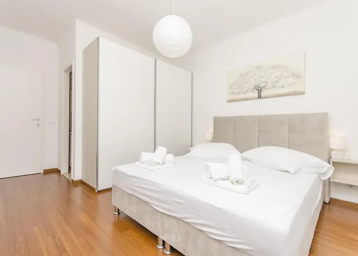 Tonkica Flower Garden Апартаменты *