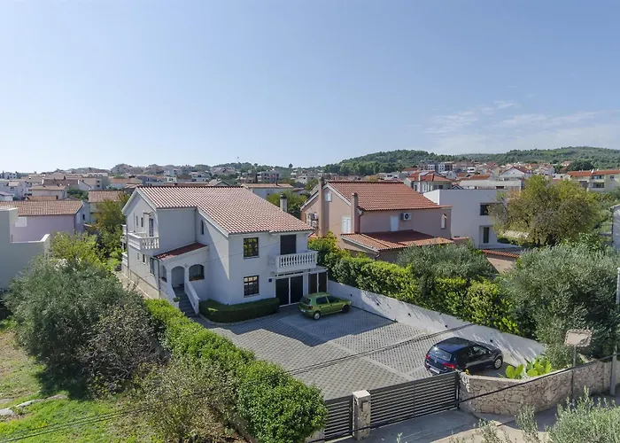 Tonkica Flower Garden * Водице