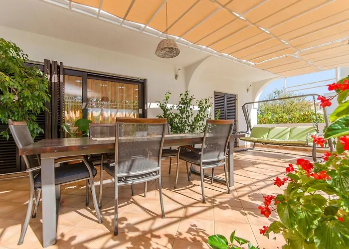 Tonkica Flower Garden