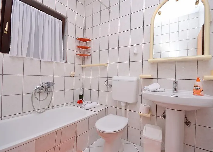 Tonkica Flower Garden Водице